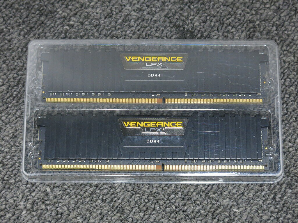 Memory - DDR4 DIMM 16GB (8GB x 2枚組) CMK16GX4M2A2666C16【中古】