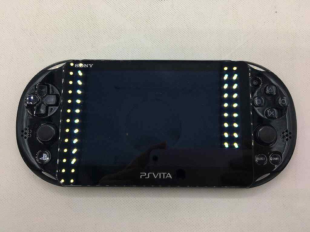 【ご注意】商品は店頭・他ネットショップでも販売しておりますので、ご注文をいただいても売り切れの場合がございます。ご了承ください。ブランド名ソニー SONY商品名PS Vita PCH-2000商品説明ソニー SONY PS Vita PCH-2000※使用による傷汚れあります ※シリアルナンバーはがれてます保証期間3ヶ月（返金保証）コンディションレベルB（並品）コンディションの備考【全体】目立つ箇所や場所にキズや擦れ・汚れなどが見当たり、素材自体のコンディション劣化の見られる商品ですが、まだお使い頂ける商品です。※お客様のご都合による返品は受け付けておりません。※目立つキズ、汚れ等は写真等で記載するよう心がけておりますが、中古品の特性上、細かいキズ・汚れ等を全ては表記できません。表記コンディションをご理解のうえ、ご購入くださいませ配送方法宅配便商品番号ahd126724078在庫お問合せ先【ワットマンテック横浜朝比奈店】　045-780-1574【ご注意】当社オンラインショップ以外で情報、商品写真、画像、文章等を無断で転用しているページは偽サイトであり当店とは一切関係がございませんのでご注意ください。接続先のURLをご確認ください。楽天市場URL：https://www.rakuten.co.jp/楽天市場商品ページ：https://item.rakuten.co.jp/●●●ソニー SONY PS Vita PCH-2000 【中古】