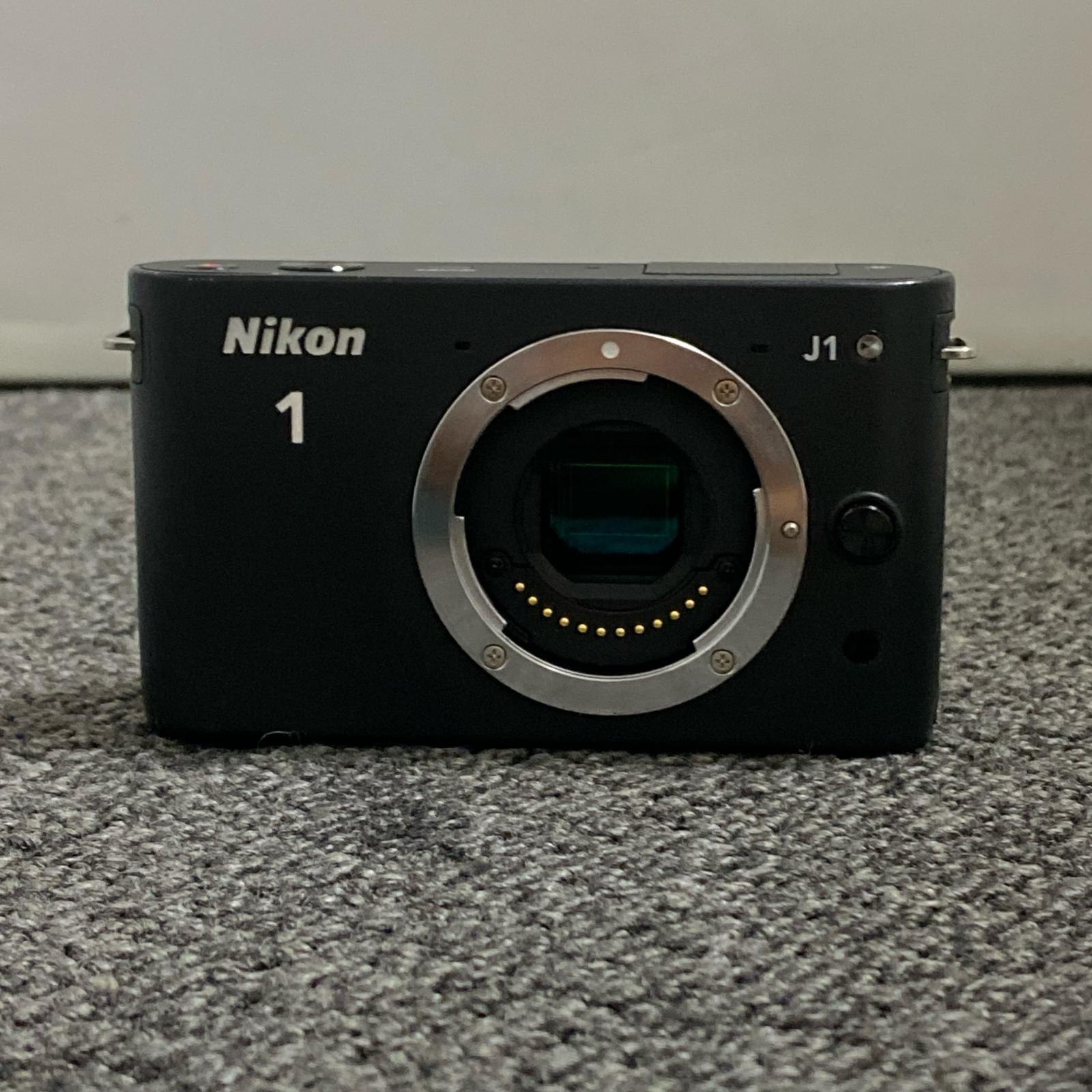 ミラーレス一眼デジタルカメラ Nikon Nikon1 J1 ボディ【中古】