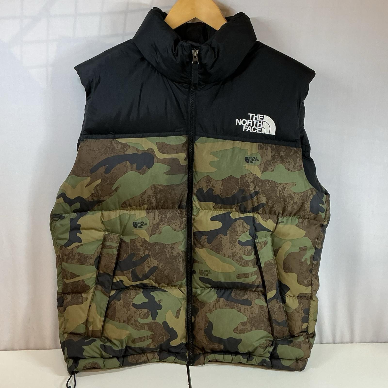 【ご注意】商品は店頭・他ネットショップでも販売しておりますので、ご注文をいただいても売り切れの場合がございます。ご了承ください。 ブランド名 ザ・ノースフェイス THE NORTH FACE 商品名 【並品】THE NORTH FACE ノベルティーヌプシベスト ND92339 Lサイズ カモフラージュ【中古】 カラー・柄 カモフラージュ 商品説明 サイズ:L 着丈67 身幅63 肩幅49cm 外装:汚れあり 破れ等なし 内装:首周り汚れあり 保管臭有り THE NORTH FACEのカモフラージュデザインのダウンベストです。軽量で保温性に優れ、アウトドアやカジュアルなシーンで活躍します。フロントジッパー付きで、着脱も簡単です。 型番：ND92339 コンディションレベル B（並品） コンディションの備考 【全体】 目立つ箇所や場所にキズや擦れ・汚れなどが見当たり、素材自体のコンディション劣化の見られる商品ですが、まだお使い頂ける商品です。 配送方法 宅配便 商品番号 9381020003150 在庫お問合せ先 【ワットマン スポキャンマルイファミリー海老名店】　046-205-3982 【ご注意】当社オンラインショップ以外で情報、商品写真、画像、文章等を無断で転用しているページは偽サイトであり当店とは一切関係がございませんのでご注意ください。 接続先のURLをご確認ください。 楽天市場URL：https://www.rakuten.co.jp/ 楽天市場商品ページ：https://item.rakuten.co.jp/●●●【並品】THE NORTH FACE ノベルティーヌプシベスト ND92339 Lサイズ カモフラージュ【中古】