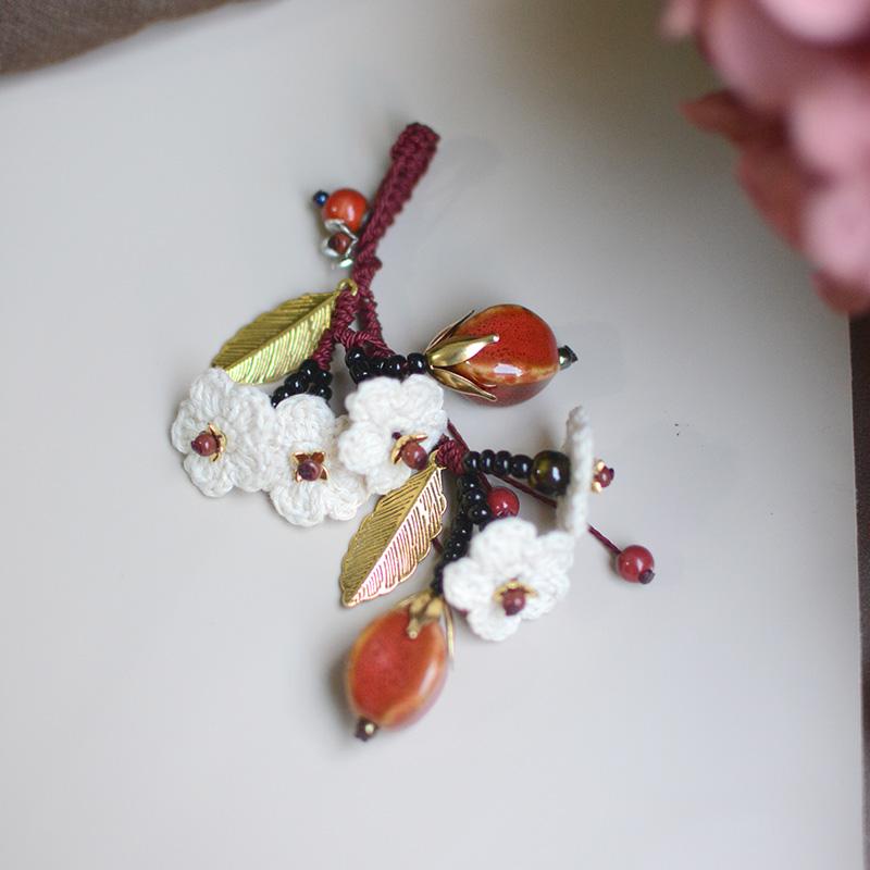 キーホルダー かわいい レディース アクセサリー ストラップ 椿 ホワイト クラシック フラワー 織り ペンダント 車 ギフト