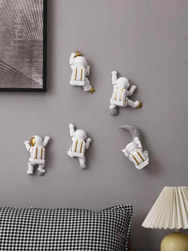 ウォールデコレーション 立体 オブジェ 壁掛け 装飾 ディスプレイ インテリア 雑貨 樹脂 北欧風 モダン レトロ 子供部屋 寝室 リビング 宇宙飛行士
