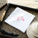ハンカチ プレゼント 女性 母の日 綿 二重 ガーゼ 蓮の花 刺繍 小さめ 正方形 携帯用 吸汗性 柔らかい 手ぬぐい 退職 送別会 シンプル 上品 アプリコッ...
