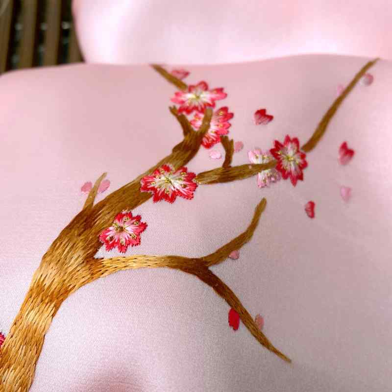 ハンカチ プレゼント 女性 母の日 桃の花 刺繍 正方形 中国風 レトロ 光沢 シンプル 上品 退職 送別会 誕生日 黄 ピンク 白