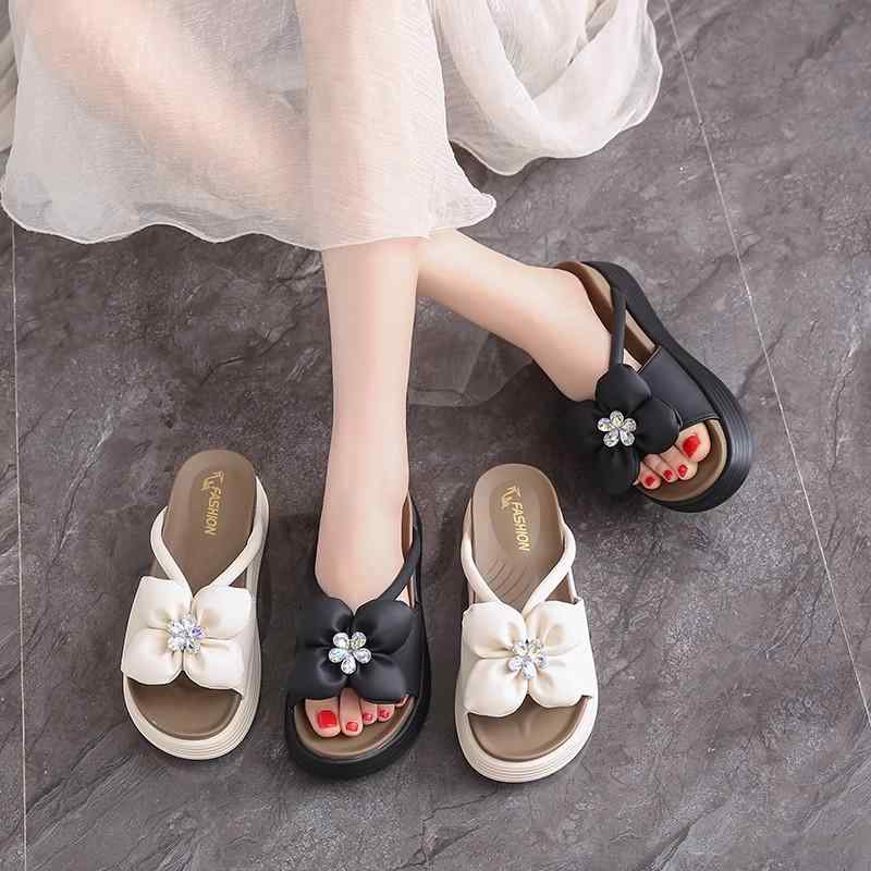 サンダル 夏 女性 シット 立体花コサージュ装飾 花柄 ラインストーン 厚底 スリッパ ビーチ シューズ スリッポン 安定性 歩きやすい 選べるカラー
