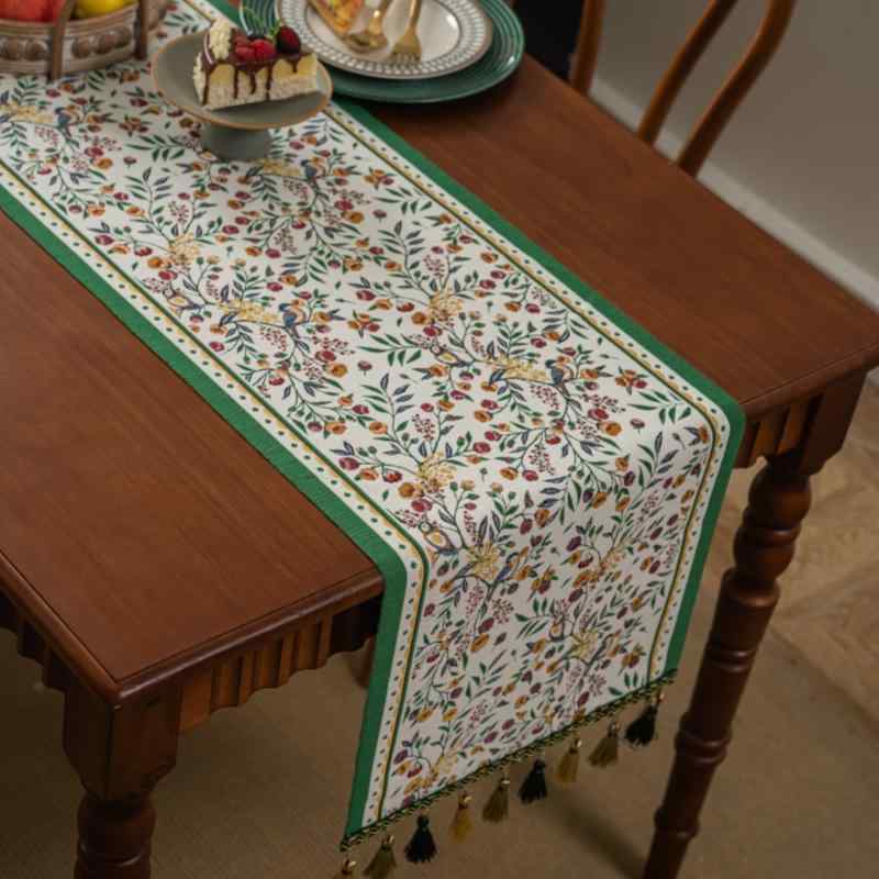 テーブルランナー センタークロス アメリカン カントリー レトロ 高級感 長い ストリップ カバークロス タッセル装飾 花柄模様 クラシック エレガント デコレーション