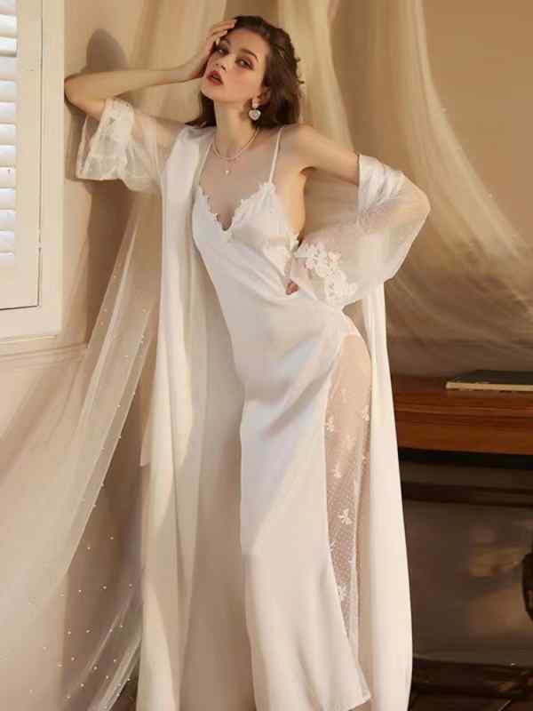 楽天way-ugoバスローブ レディース 秋冬 長袖 サテン パジャマ ルームウェア ナイトガウン 胸パッド 長め 柔らかい 肌に優しい 軽量 薄手 快適 きれいめ レース 水玉 白