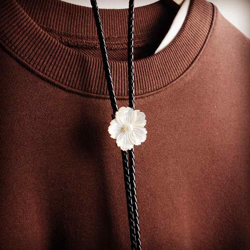 ループタイ メンズ レディース ポロタイ おしゃれ 紐 ロープ アクセサリー パール 貝 花 ホワイト