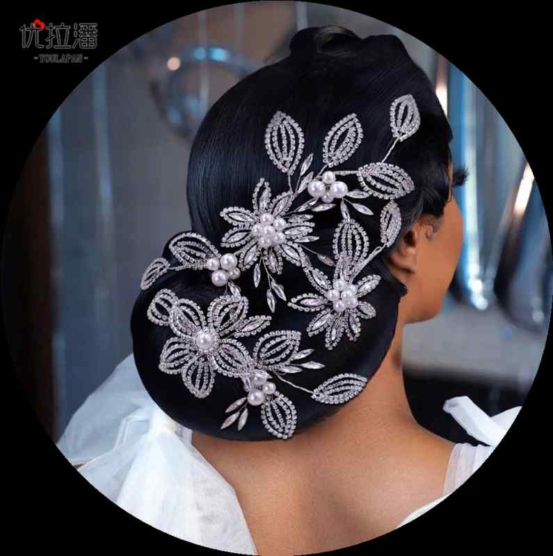 ウェディング ヘッドドレス 花 パール ヘアピン 可愛い 痛くない ビジュー ラインストーン キラキラ 華やか 選べる ブライダル 髪飾り 披露宴 シルバー