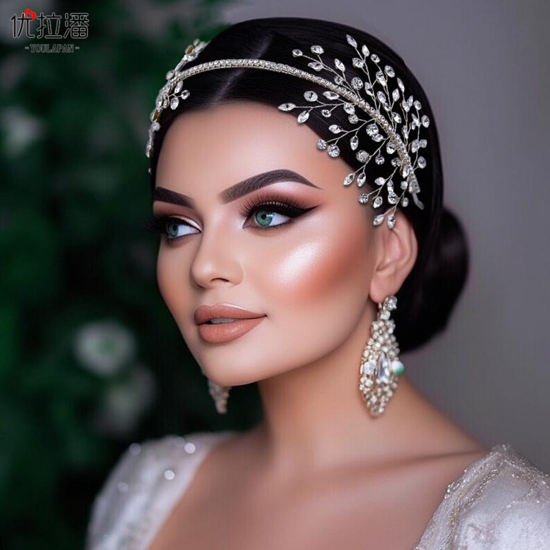 ウェディング ヘッドドレス ヘアアクセサリー 結婚式 花嫁 カチューシャ フープ レディース クリスタル..