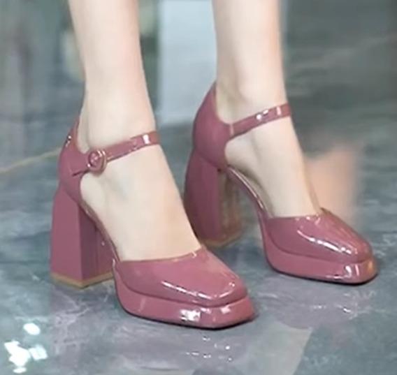 パンプス 春夏 ローズレッド ハイヒール 防水 光沢感 カラバリ豊富 パテントレザー ストラップ スクエアトゥ 厚手 レディース サンダル 上品 無地 安定性