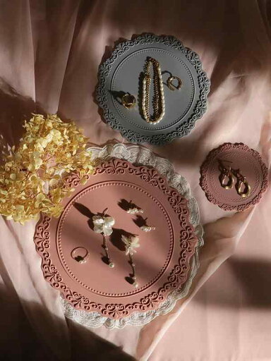 アクセサリー ディスプレイ 展示 写真 撮影 店舗 デスクトップ シリコン レース クッション プリントネックレス イヤリング 指輪 トレイ レトロ ピンク 青 水色 アクセサリー ディスプレイ 展示 写真 撮影 店舗 デスクトップ シリコン レース クッション プリントネックレス イヤリング 指輪 トレイ レトロ ピンク 青 水色