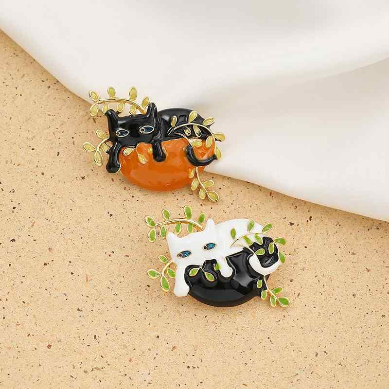 猫 ブローチ かわいい スーツ アクセサリー 動物 キャット レディース メンズ 胸飾り 装飾品 黒白 女性 エナメル 衣類 アクセサリー ピン かわいい 動物...