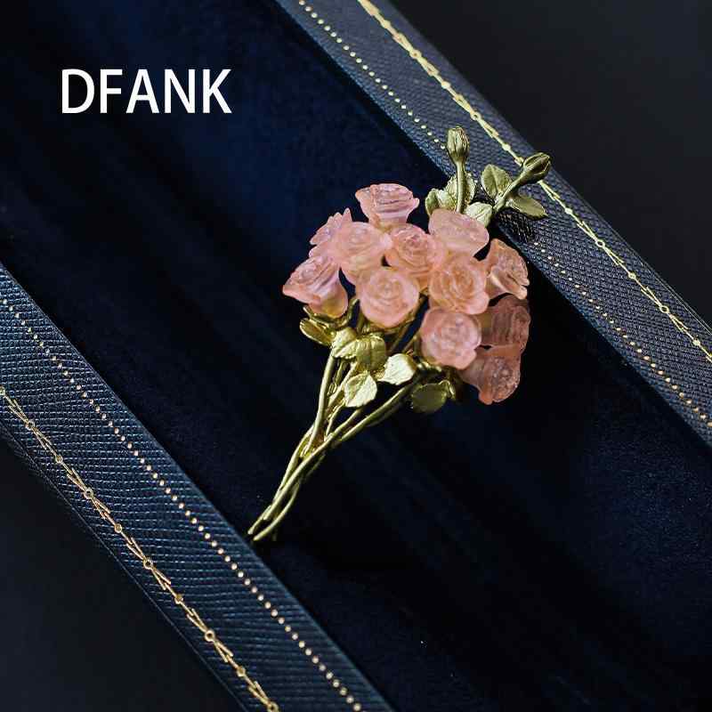 楽天way-ugoバラ ブローチ フェミニン 薔薇 花 レディース スーツ アクセサリー セレモニー 入学 卒業 結婚式 装身具 ローズブーケ 女性 露出 防止 バックル コサージュ ギフト