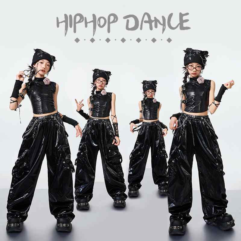 ダンス衣装 女の子 キッズ ジャズ ストリート ヒップホップ 黒 ブラック 合皮レザー調 クロップド丈 トップス 上下セット セットアップ 発表会 ステージ 演出服 練習着 ポリエステル素材 かっこいい おしゃれ トレンド
