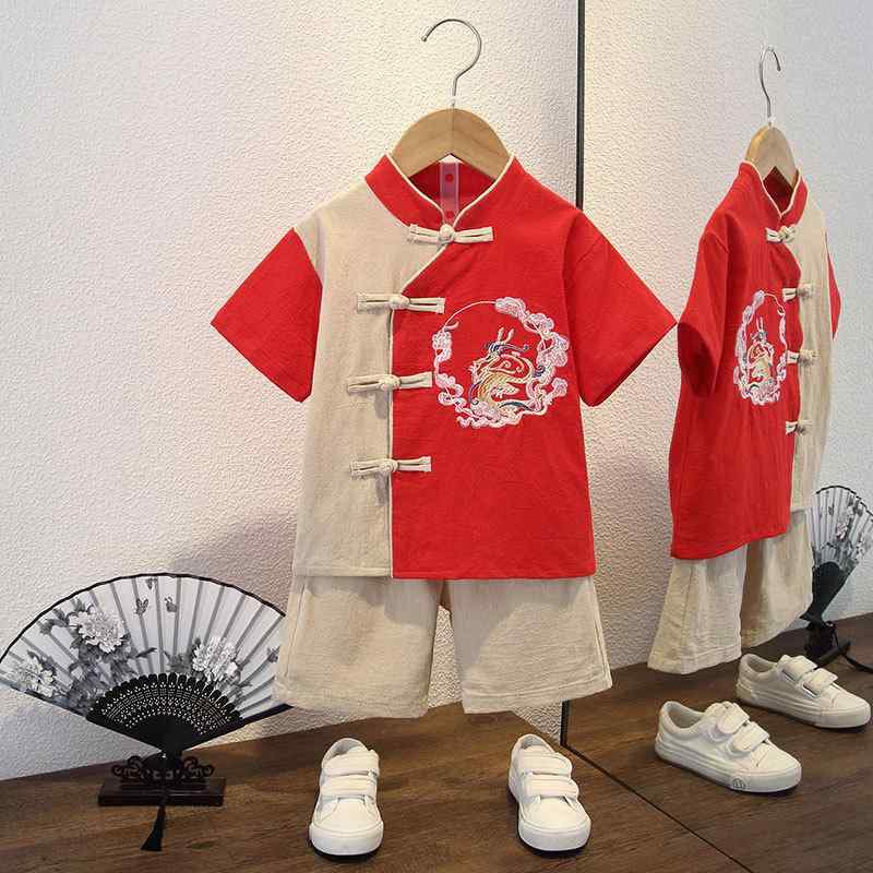 ・柄: カートゥーン、文字、プリント・生地加工: 柔軟加工・安全基準: Bタイプ・性別: ユニセックス・主な素材: 綿100%・スタイル: 中国風・厚さ: 薄手・カラー展開: レッド、ブルー、豆グリーン、ピンク・適応身長: 90cm、100cm、110cm、120cm、130cm、140cm・デザイン: 唐装・対象年齢: 中小児 (3〜8歳、身長100〜140cm)・カテゴリ: 子供用チャイナドレス、民族衣装
