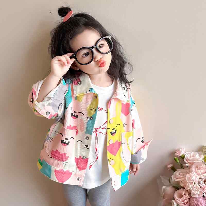 ジャケット 女の子 キッズ 総柄 キャラクター柄 かわいい アウター ジャンパー 襟付き 長袖 前開き 韓国ファッション おしゃれ カジュアル 綿混素材 やわらかい 肌触り良い 春秋 普段使い お出かけ着