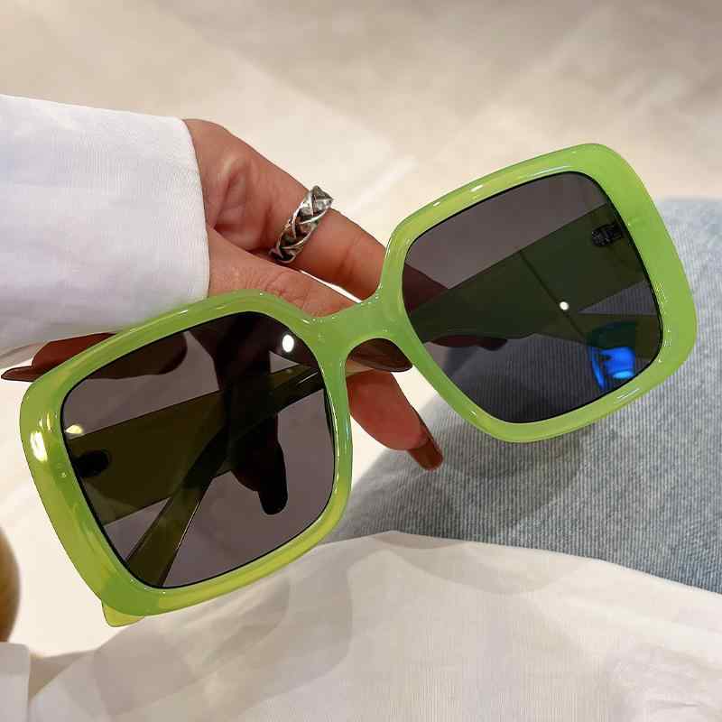 サングラス 韓国風 トレンド ビッグフレーム オーバーサイズ 丸顔 小顔効果 強光防止 眩しさ軽減 UV400 紫外線対策 アウトドア レジャー タウンユース 運転 ドライブ おしゃれ ファッション PC素材 高級感 ブラック グレー ピンク