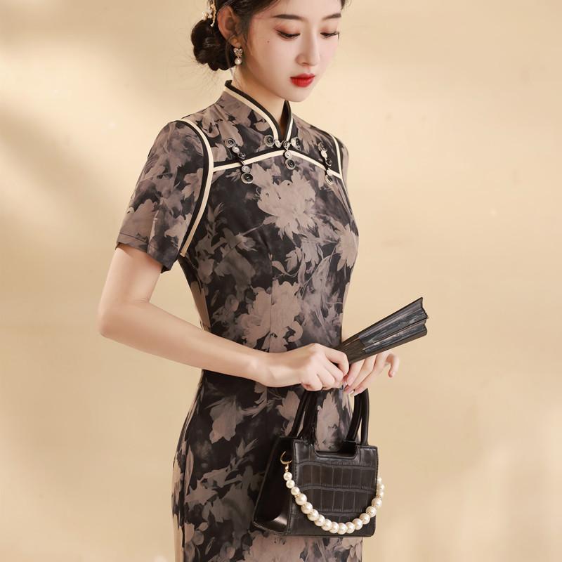 チャイナドレス レディース ネオチャイニーズ レトロモダン ダブル襟 スタンドカラー 斜めボタン 着痩せ 体型カバー ストレッチ 普段使い デイリー ロング丈 短め袖 サイドスリット ポリエステル スパンデックス 春夏 エレガント 大人かわいい(4)