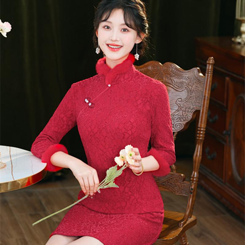 チャイナドレス ワンピース レディース 女性用 高級感 レッド 赤 秋冬 裏起毛 厚手 暖かい エレガント 上品 モダン ショート丈 ミニ丈 シェニール レース素材 スタンドカラー 七分袖 ストレッチ レトロ クラシカル パーティー 結婚式(4)