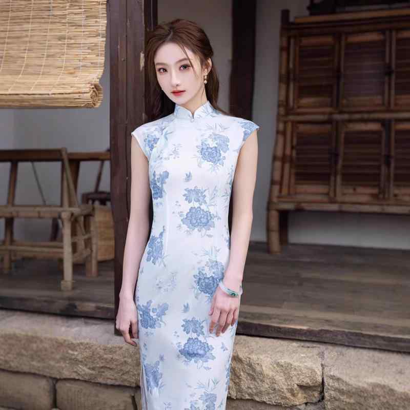 チャイナドレス 女性用 ブルー 上品 エレガント 春夏 ロング丈 ノースリーブ スタンドカラー 日常使い 改良型 新中華風 レトロモダン ポリエステル 伸縮性