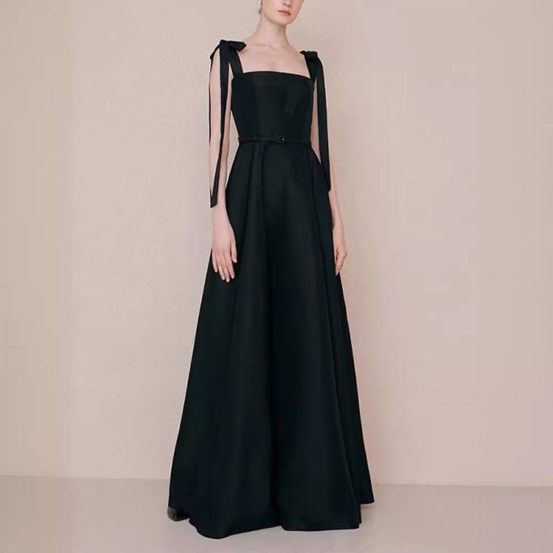 ワンピース レディース 女性用 黒 ブラック サテン キャミソール ストラップ フレンチスタイル シンプル 細見え 着痩せ イブニングスタイル ロング丈 宴会 パーティー 結婚式 お呼ばれ 発表会 演奏会 司会 フォーマル セレモニー 高級感