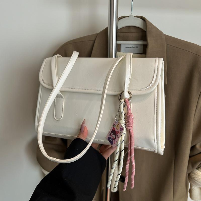 バッグ レディース 大容量 脇掛け ショルダー 手提げ 肩掛け 鞄 PUレザー 横型 スクエア マグネット開閉 スマホポケット ステッチデザイン 上品 カジュアル 普段使い 通勤 春夏