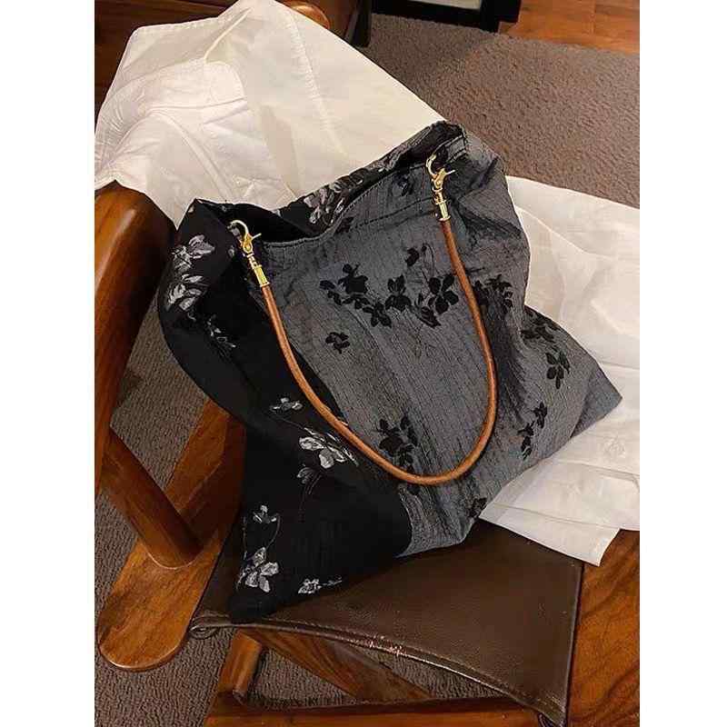 バッグ レディース 大容量 シルク 牛革ストラップ ショルダーバッグ 刺繡 墨梅柄 古風 チャイナスタイ..