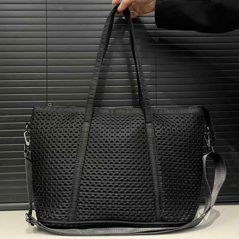 トートバッグ レディース メッシュ 大容量 ナイロン ブラック 横型 スクエア シンプル おしゃれ ショルダーバッグ 斜め掛けバッグ ファスナー開閉 内ポケット 外ポケット 仕切り付き 普段使い 通勤 通学 日常使い 大人カジュアル