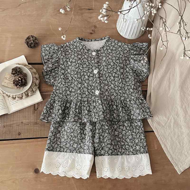 ベビー服 セットアップ 女の子 INS風 春秋 小花柄 ラッフルスリーブ ベスト 前開き 裾フリル ワイドパンツ 綿素材 チャコールグレー 普段使い お出かけ 韓国子供服 幼児用 肌触り良い