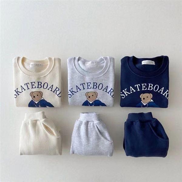 ベビー 男の子 女の子 スケボーくま キャラクター スウェット 上下セットアップ カジュアル 長袖 ロン..