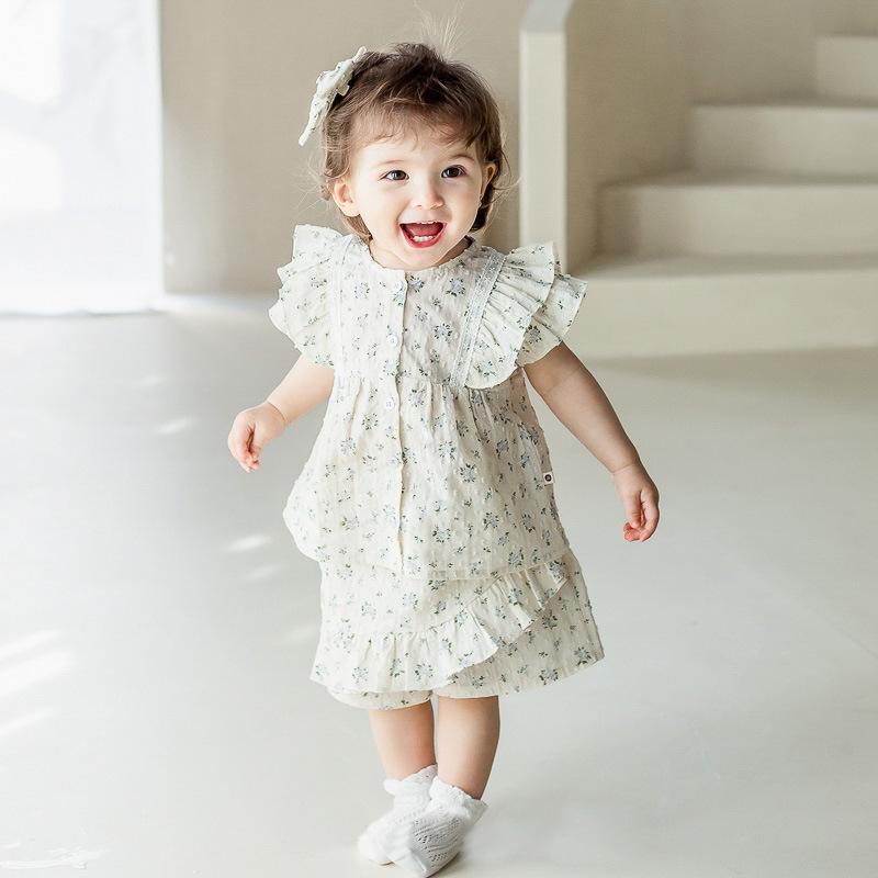 ・カテゴリ: キッズセット・性別: ユニセックス・スタイル: 欧米風・セットタイプ: パンツセット・セット点数: 2点セット・対象年齢: 1〜3歳・袖丈: 半袖・パンツ丈: ショート丈・加工: 柔軟加工・厚さ: 薄手・柄: 花柄・主な素材: 綿95%・安全基準: A類・開閉: プルオーバー・サイズ展開: 73, 80, 90, 100, フリーサイズ