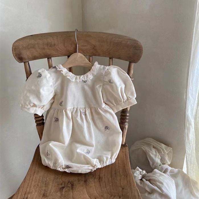 ロンパース 女の子 ベビー INS風 春夏 薄手 刺繍 花柄 フリル襟 レース パフスリーブ 半袖 バックオープン 綿 コットン アプリコット ベージュ カバーオール お出かけ 普段着