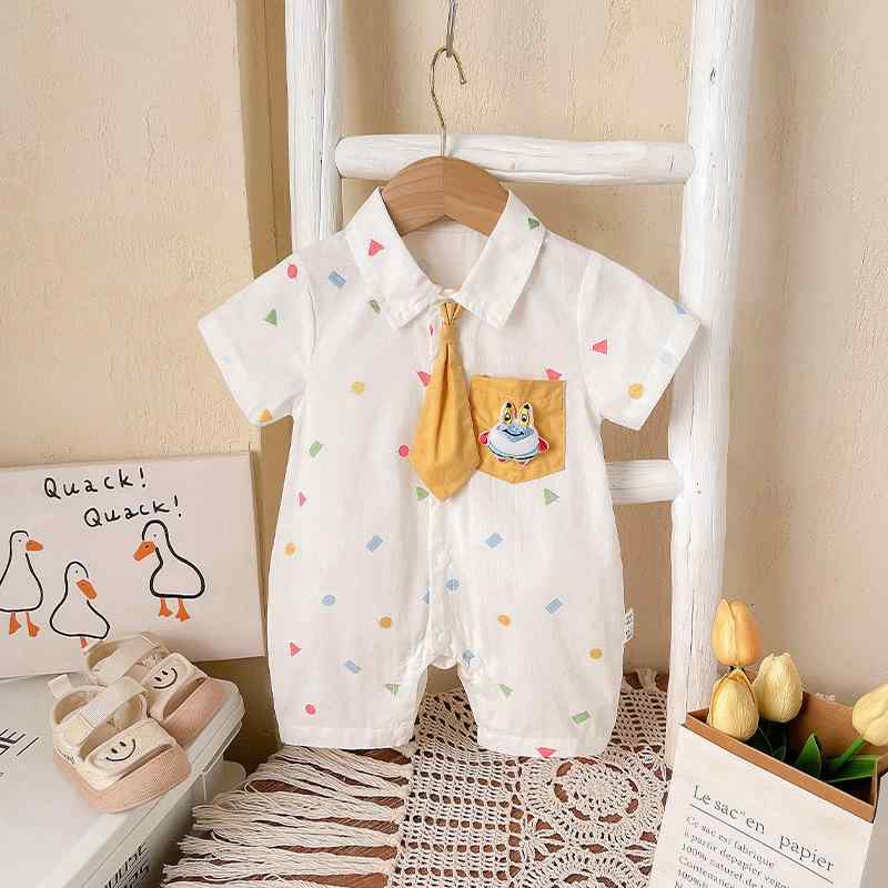 ・カテゴリ: ロンパース・スタイル: キャラクター・主な素材: 綿95%・性別: 男の子・対象年齢: 新生児（0〜1歳、80cm以下）・袖丈: 半袖・厚さ: 薄手・開閉タイプ: ボタン留め・カラー展開: ホワイト・サイズ展開: 66cm, 73cm, 80cm, 90cm・安全レベル: A類