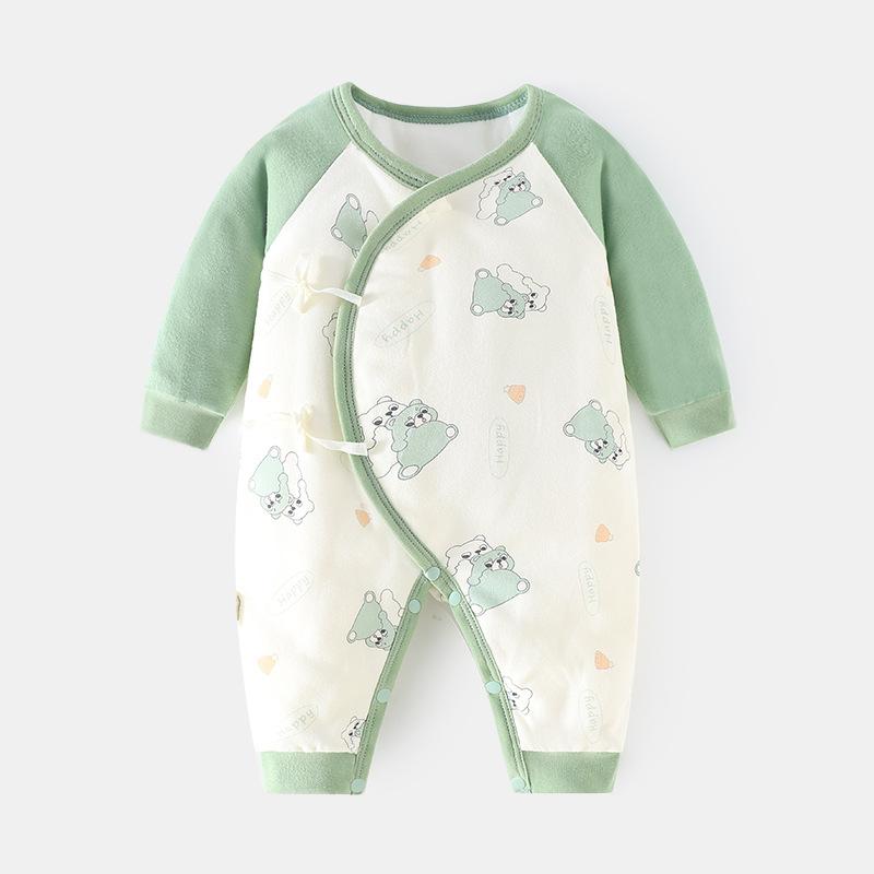 ・カテゴリ: ロンパース、カバーオール・スタイル: カジュアル・主な素材: 綿100%・対象年齢: 新生児（0〜1歳）・性別: 男女兼用・袖丈: 長袖・フード: なし・厚さ: 厚手・開閉: 斜め襟ひも結び・デザイン: バタフライ・縫製: フラットシーマ・針数: 12〜14針/3cm・糸始末: 処理済み・安全基準: Aクラス・カラー展開: ブルー、グリーン、ブラウン、オレンジ、パープル、ピンク・サイズ展開: 52cm、59cm、66cm