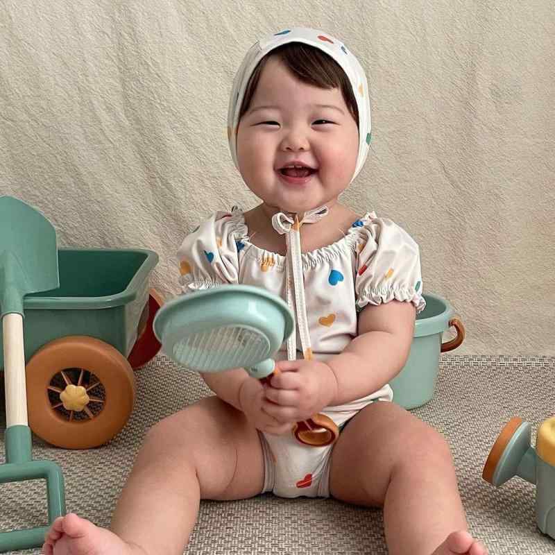 水着 ベビー 女の子 女児 春夏 パフスリーブ 三角 ロンパース 連体 スイムウェア ワンピース 温泉 プール 水遊び レジャー ナイロン スパンデックス カラフル ハート柄