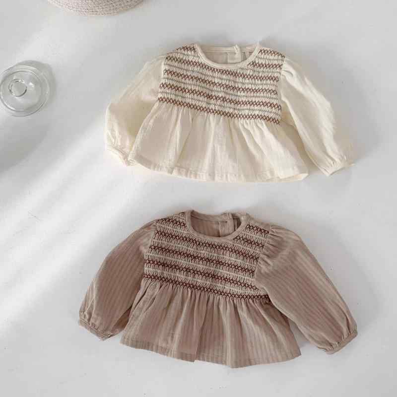 ・カテゴリ: キッズシャツ・対象: 女の子・対象年齢: 3〜8歳・スタイル: 韓国風・ネックライン: クルーネック・袖丈: 長袖・柄: 無地・要素: 田園風・主な素材: 綿99%・生地加工: プリーツ、ソフト加工・カラー展開: アプリコット、カフェオレ・サイズ展開: 73、80、90、100、110