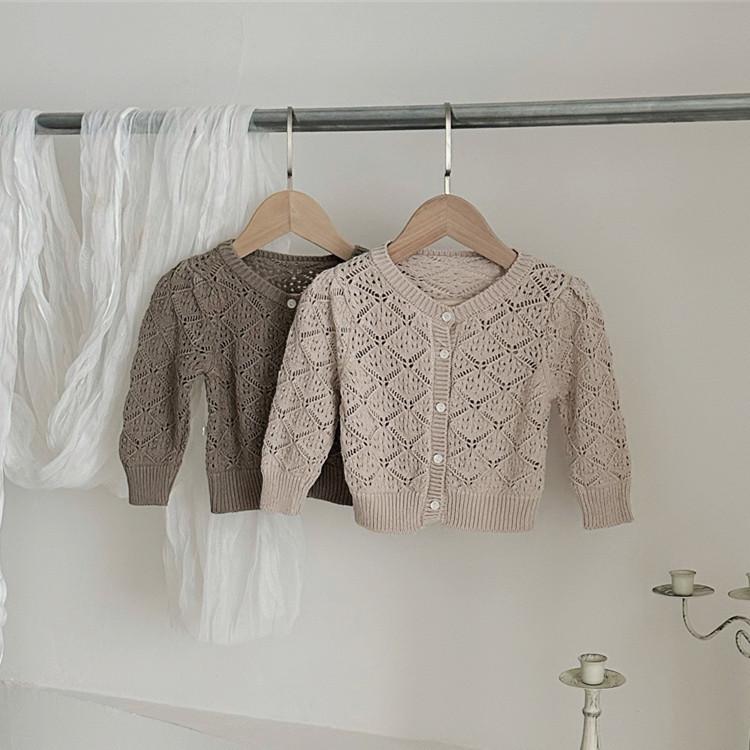 カーディガン 女の子 ベビー 春秋 透かし編み ニット 長袖 クルーネック 羽織り 綿 コットン 柔らかい 肌触り かわいい 無地 ボタン 前開き カジュアル ショート丈 ベージュ系 ブラウン系