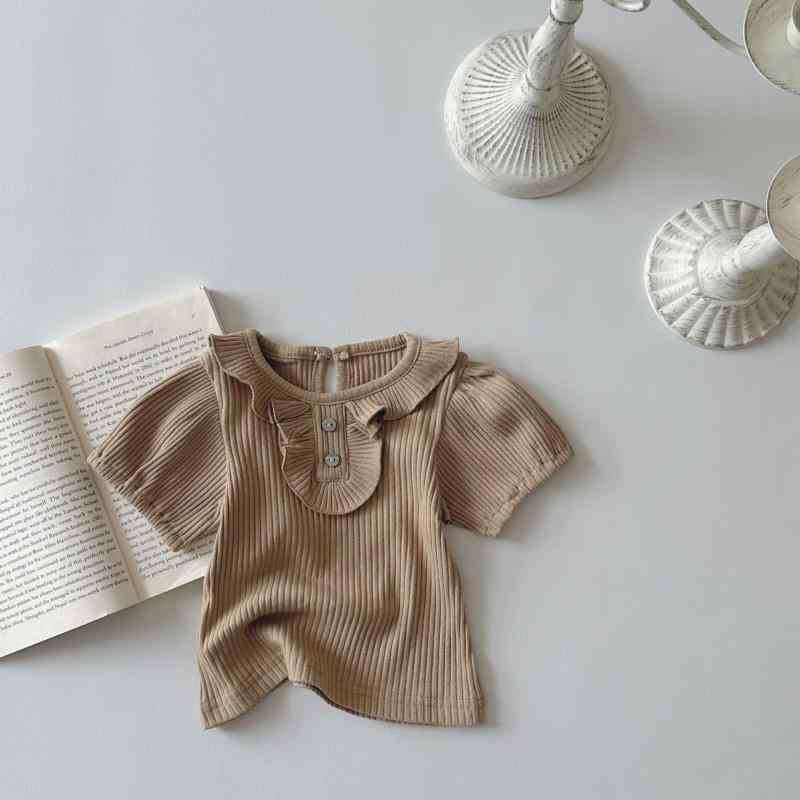 Tシャツ ベビー 女の子 夏 トレンド 韓国風 かわいい フリル襟 前立てフリル パフスリーブ 半袖 リブ編み コットン ソフト 柔らかい肌触り 普段使い 部屋着 キャラメル ブラウン カットソー