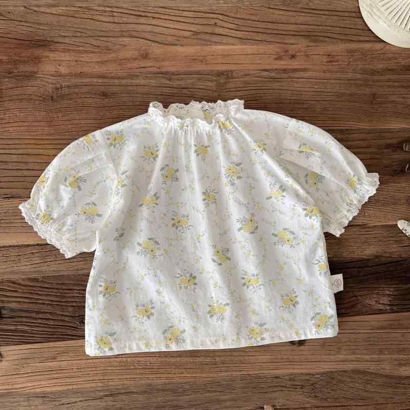 ベビー服 女の子 幼児 夏 小花柄 パフスリーブ 半袖 フリル襟 フロントボタン 白 綿 コットン 柔らかい 肌に優しい かわいい お出かけ 普段使い カジュアル トップス