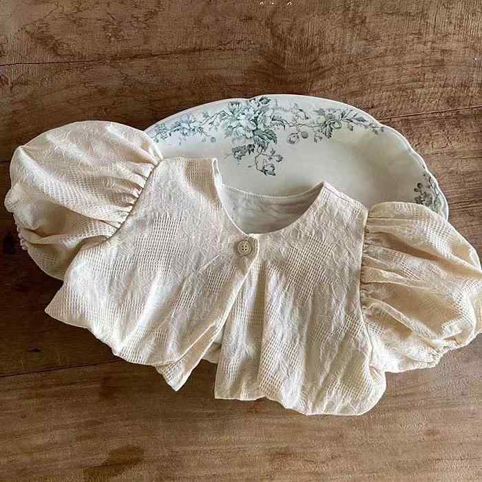 カーディガン ベビー 女の子 春秋 ジャカード 花柄 パフスリーブ 半袖 プリンセス風 綿 おしゃれ かわいい 薄手 ソフトタッチ シングルボタン 前開き ラウンドネック ショート丈 普段使い お出かけ アイボリー