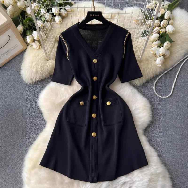 ワンピース レディース ドレス 女性用 フレンチ レトロ ヴィンテージ ニット Vネック メタルボタン ハイウエスト ウエストマーク 半袖 ミディ丈 Aライン 上品 エレガント オフィス 通勤 普段使い 秋冬 ブラック
