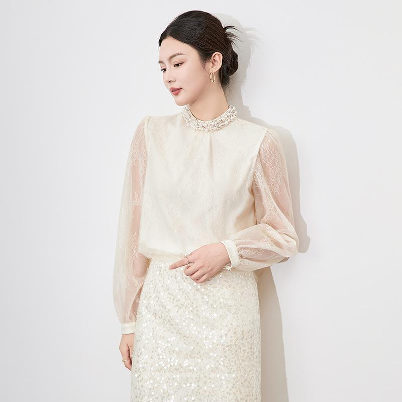 ブラウス レディース 女性用 立襟 ビーズ装飾 メッシュ シースルー スパンコール レース 刺繍 高級感 凝ったデザイン 上品 エレガント フェミニン 春夏 ミドル丈 長袖 プルオーバー アイボリー ポリエステル素材