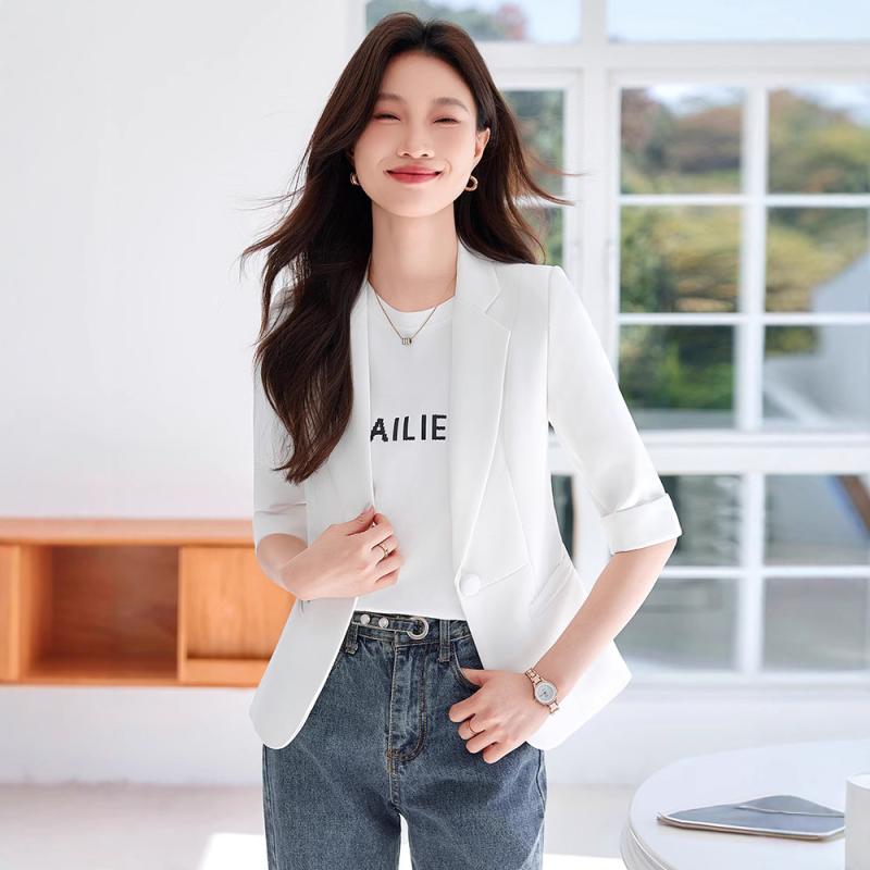 テーラードジャケット レディース ショート丈 クロップド 七分袖 ウエストマーク 細見え シワになりにくい イージーケア ポリエステル 無地 通勤 オフィス オフィスカジュアル きれいめ 上品 春夏 黒 白 ブルーグリーン ワインレッド