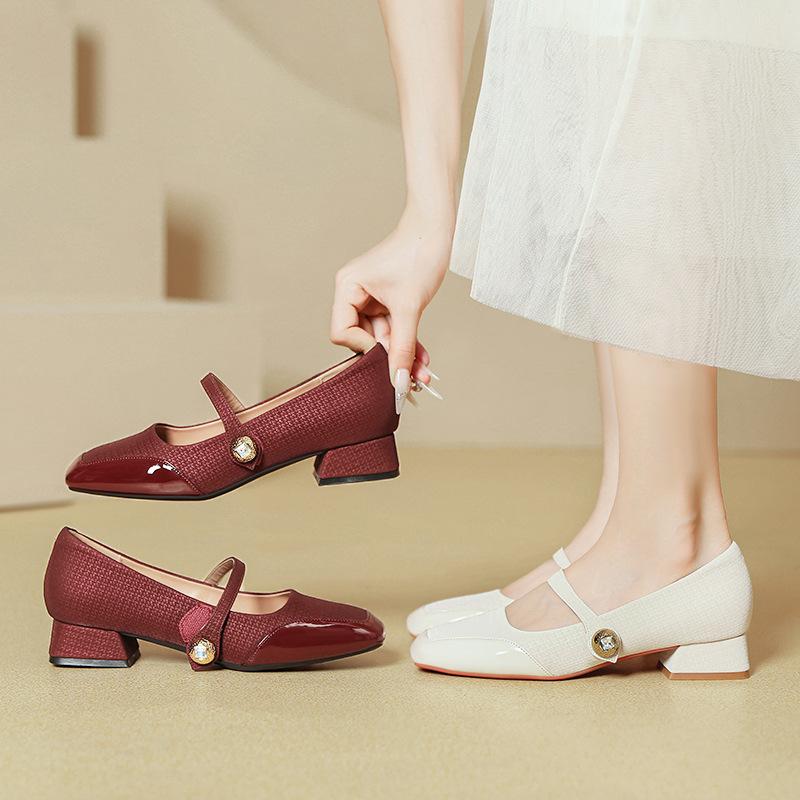 パンプス レディース フレンチ ワンストラップ メリージェーンシューズ 切り替え スクエアトゥ チャンキーヒール エナメル 浅口 ミドルヒール デイリーユース 通勤 春秋 ワインレッド 黒 オフホワイト(4)