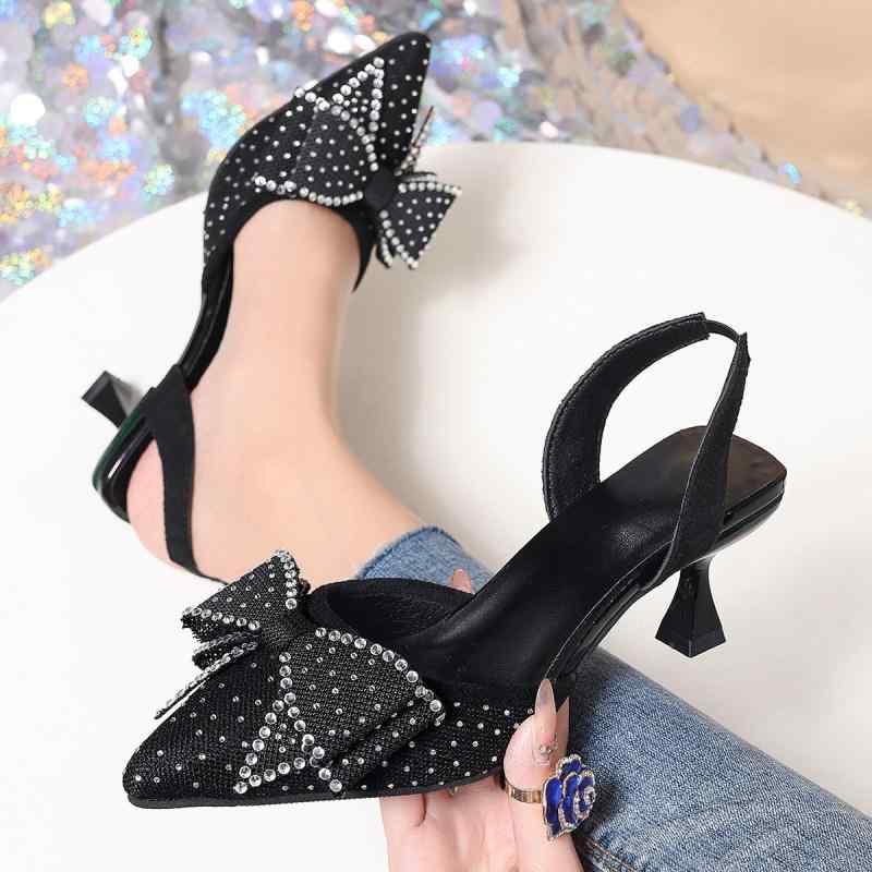 ミュール レディース 低身長向け ポインテッドトゥ リボン ラインストーン ミドル高ピンヒール 春夏 上品 エレガント オフィス パーティー お呼ばれ 結婚式 二次会 PUレザー ブラック ダークブルー 美脚効果
