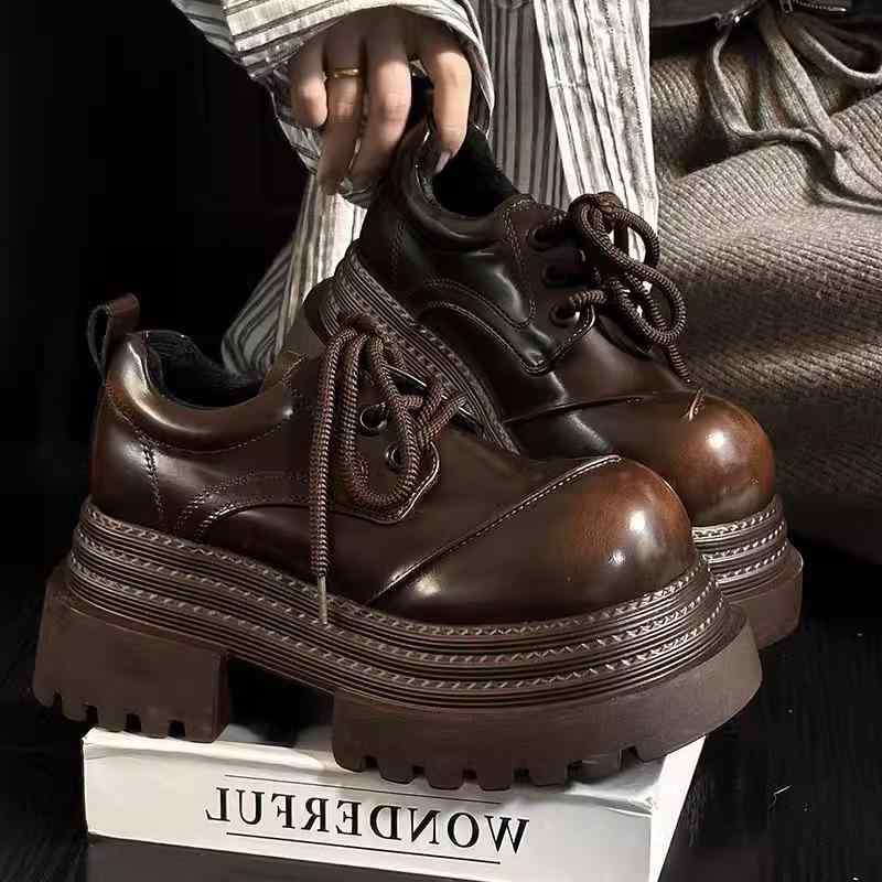 ローファー レディース レトロ ヴィンテージ ブリティッシュスタイル 厚底 プラットフォームソール 脚長効果 革靴 合皮 ラウンドトゥ アンティーク加工 高めヒール 黒 ブラック ブラウン 茶色 春夏 カジュアル 通勤