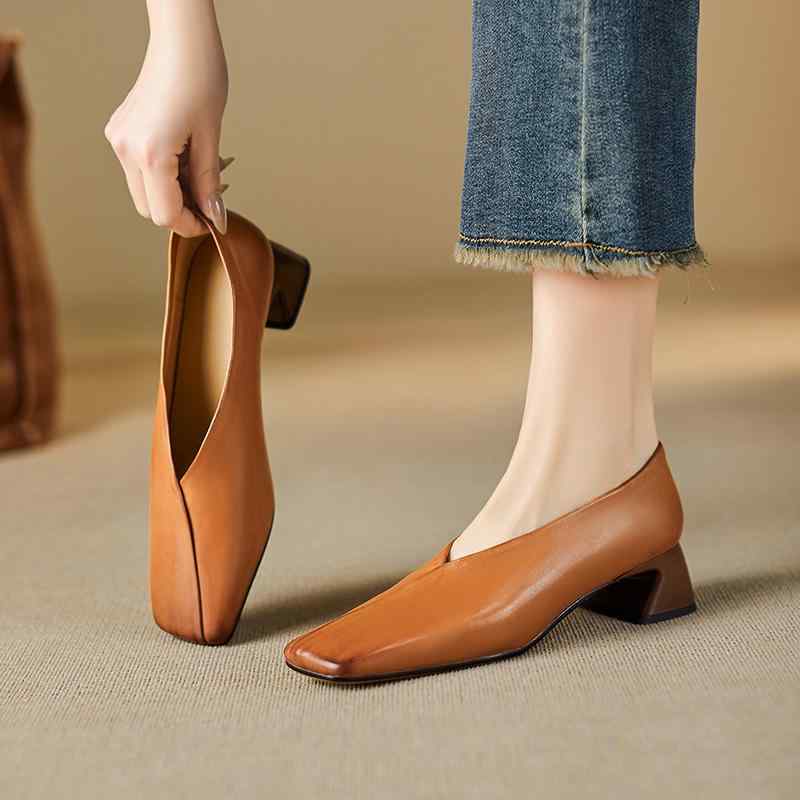 パンプス レディース 浅履き スクエアトゥ 太ヒール ミドルヒール 本革 ソフトレザー レトロ 上品 エレガント オフィス 通勤 ビジネス 普段使い 歩きやすい...