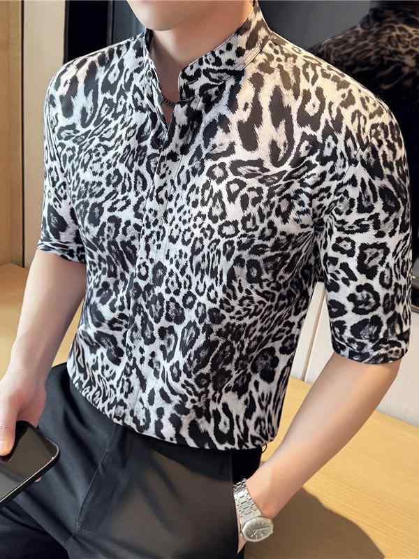 シャツ メンズ 男性用 夏用 薄手 スタンドカラー 立ち襟 半袖 ヒョウ柄 スリムフィット ポリエステル きれいめカジュアル イージーケア 普段使い 合成繊維混紡 20代 30代