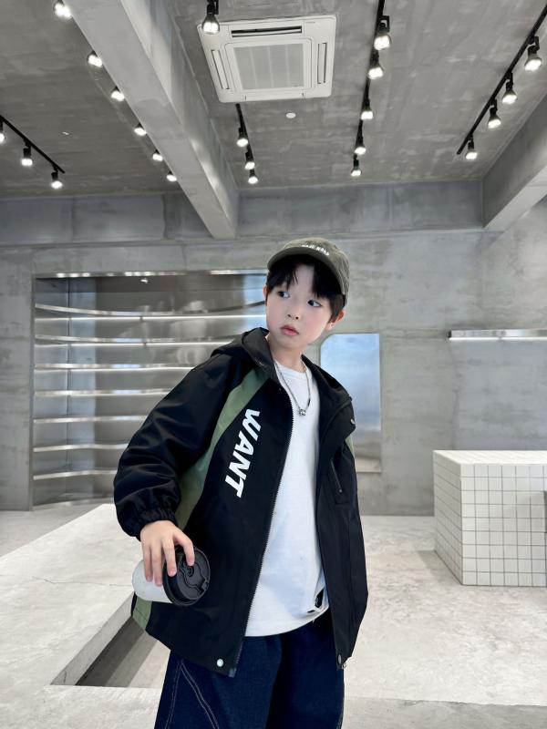 コート 男の子 ボーイズ 春秋 カジュアル ウインドブレーカー フード付き ミドル丈 ジュニア かっこいい おしゃれ クール スタイリッシュ 軽量 防風 アウタ...